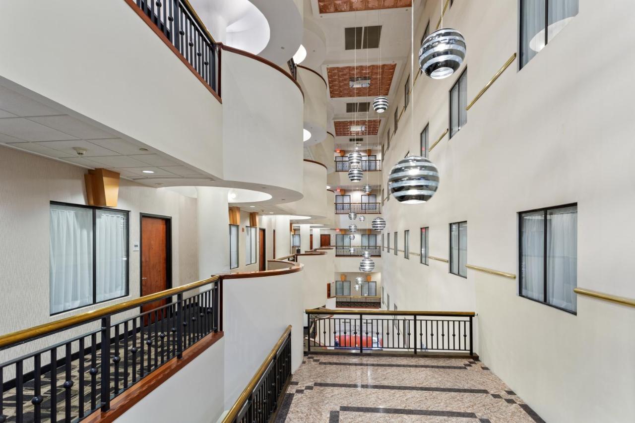Wyndham Garden Baronne Plaza Hotell New Orleans Eksteriør bilde